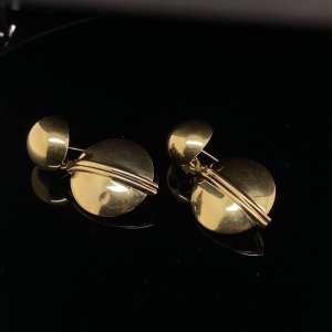 A PAIR OF GOLD EARRINGS