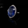 AN IMPRESSIVE ART DECO STYLE SAPPHIRE AND DIAMOND RING - 13