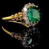 AN EMERALD AND DIAMOND CLUSTER RING - 3