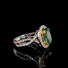 AN EMERALD AND DIAMOND CLUSTER RING - 4