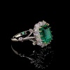 AN EMERALD AND DIAMOND CLUSTER RING - 2