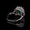 AN EMERALD AND DIAMOND CLUSTER RING - 3