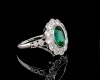 AN EMERALD AND DIAMOND CLUSTER RING - 3