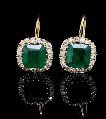 A PAIR OF EMERALD AND DIAMOND EARRINGS