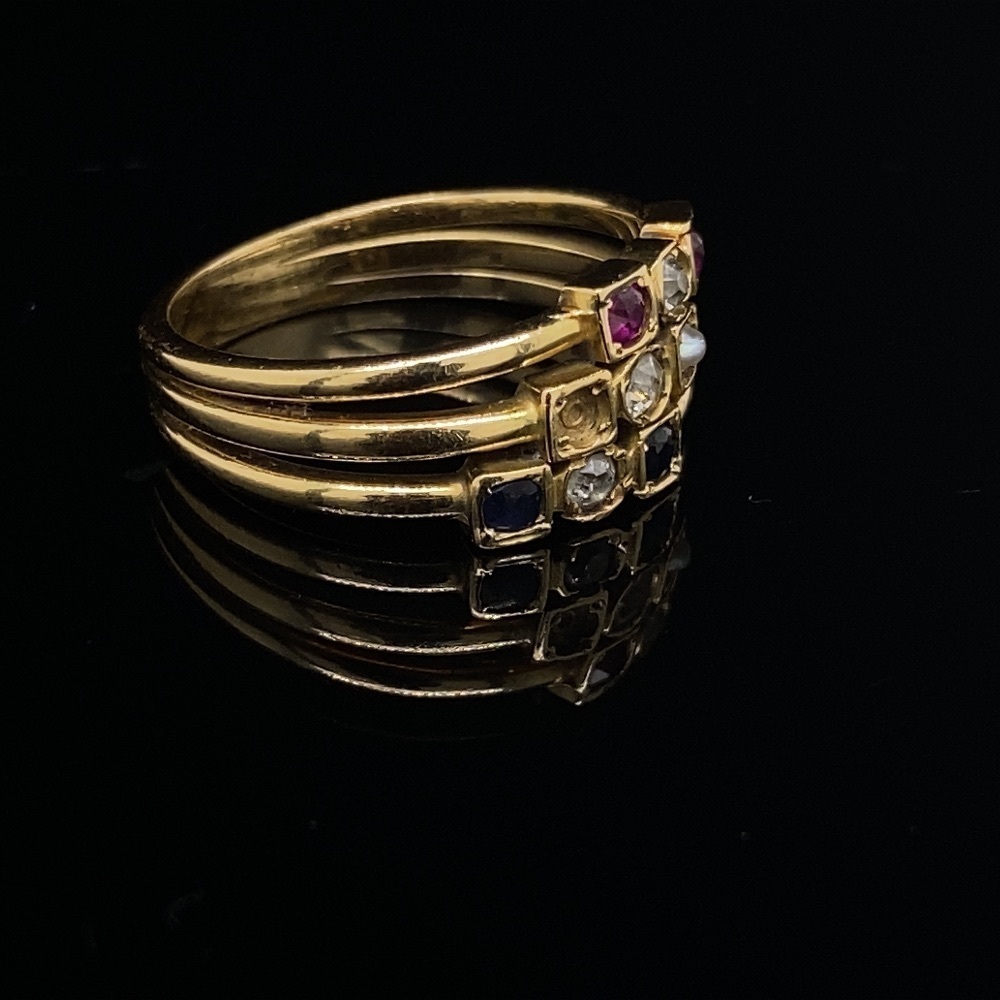 A GEM SET RING IN GOLD - 2