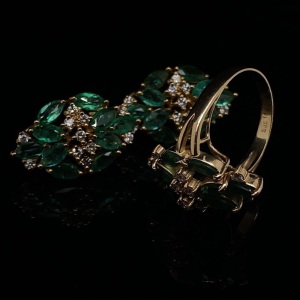 A VINTAGE EMERALD AND DIAMOND SUITE