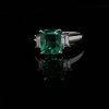 AN IMPRESSIVE COLOMBIAN EMERALD AND DIAMOND RING - 6