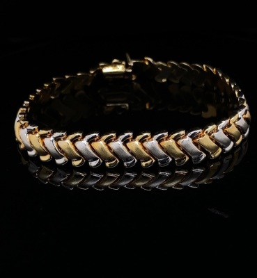 A GOLD BRACELET BY SIMYA