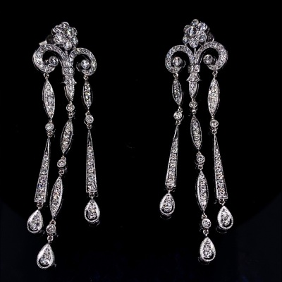 A PAIR OF GOLD AND DIAMOND DROP EARRINGS