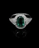 AN EMERALD AND DIAMOND CLUSTER RING - 3