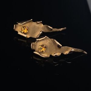 A PAIR OF CITRINE EARRINGS