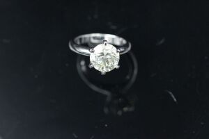 A SOLITAIRE DIAMOND RING