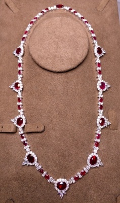 AN IMPRESSIVE RUBY NECKLACE