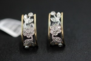 A PAIR OF DIAMOND EARRINGS