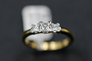 A THREE STONE DIAMOND RING