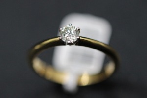 A SOLITAIRE DIAMOND RING