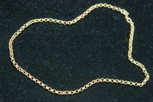 A GOLD NECKLACE