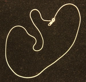 A GOLD NECKLACE