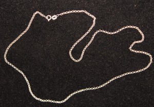 A GOLD NECKLACE