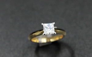 A CLEAR STONE SET RING