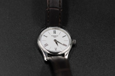 A LADIES TISSOT LOVELY WRISTWATCH