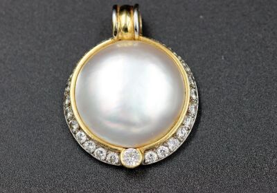 A MABE PEARL AND DIAMOND ENHANCER
