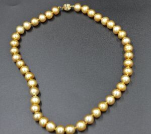 A STRAND OF GOLDEN SOUTH SEA PEARLS