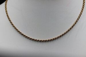 A VINTAGE GOLD NECKLACE