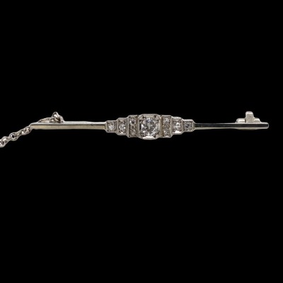 AN ART DECO AUSTRALIAN DIAMOND BROOCH