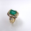 AN IMPRESSIVE COLOMBIAN EMERALD AND DIAMOND RING - 3