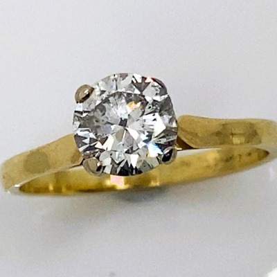 A SOLITAIRE DIAMOND RING