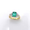 A COLOMBIAN EMERALD AND DIAMOND RING - 4