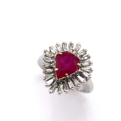 A BURMESE RUBY AND DIAMOND RING