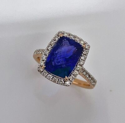 A TANZANITE AND DIAMOND RING