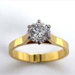 A SOLITAIRE DIAMOND RING