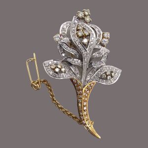 A DIAMOND BROOCH