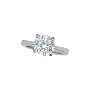 A DESIRABLE SOLITAIRE DIAMOND RING