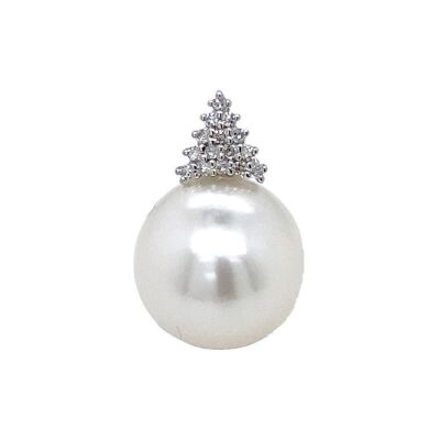 A SOUTH SEA PEARL AND DIAMOND PENDANT