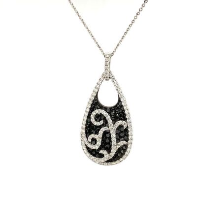 A DIAMOND PENDANT NECKLACE