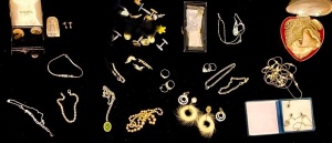 A COLLECTION OF COSTUME JEWELLERY