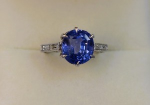 AN IMPRESSIVE ART DECO SAPPHIRE AND DIAMOND RING