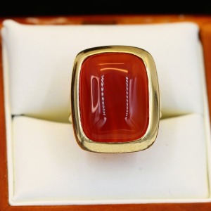 AN ITALIAN CARNELIAN SET DRESS RING