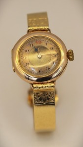 A LADIES VINTAGE ROLEX WRISTWATCH