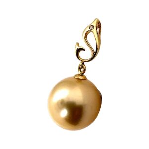 A GOLDEN SOUTH SEA PEARL PENDANT