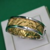 A HINGED GOLD BANGLE - 3