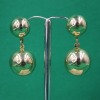 A PAIR OF GOLD DROP EARRINGS