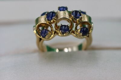 A MID CENTURY SAPPHIRE AND DIAMOND RING