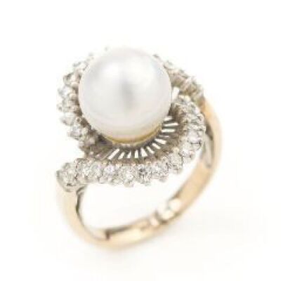 A SOUTH SEA PEARL AND DIAMOND CROSSOVER RING