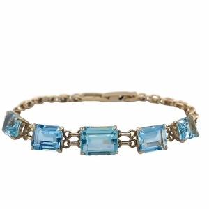 A VINTAGE AQUAMARINE GOLD BRACELET