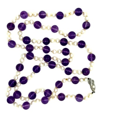 AN AMETHYST AND PEARL NECKLACE